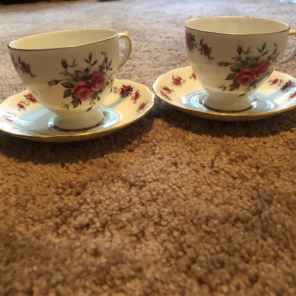 Set of two! Vintage Queen Anne “Ring of Roses” Bone China Cup and Saucer - 8186 - Picture 1 of 8